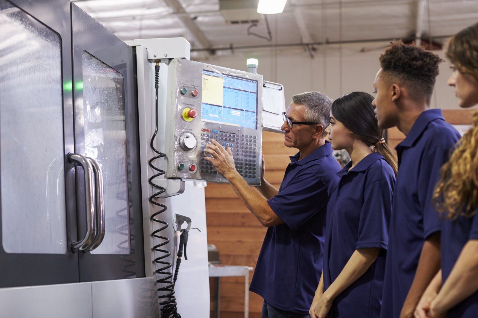Automatyzacja procesów obróbki blach - robotyka i systemy CNC 8 CNC