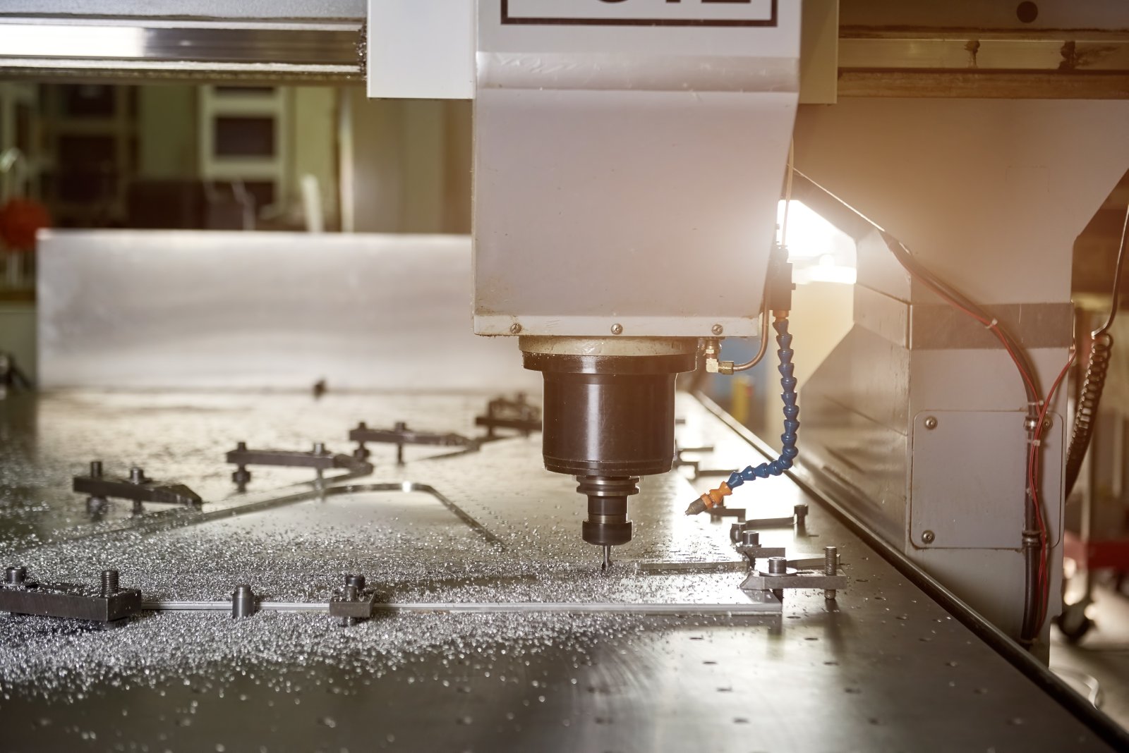 Wykorzystanie technologii CNC w obróbce blach – przyszłość przemysłu 7 cnc machine drilling metal 2024 09 15 15 10 51 utc